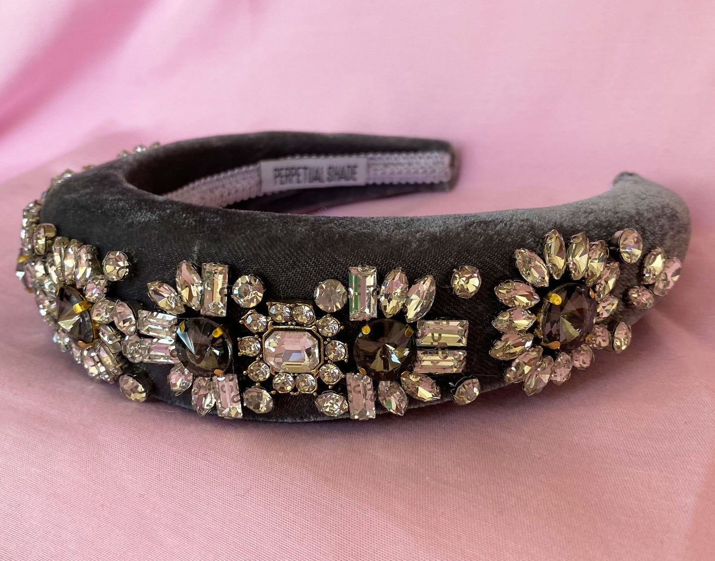 
                  
                    GREY VELVET HEADBAND
                  
                